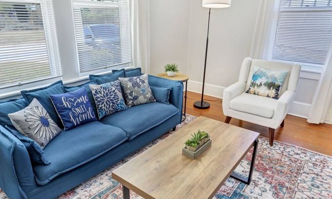 Greenville House | Picturesque Home in Arts District GVL + 1mi to Falls Park DT+ 5 Min Walk to Food