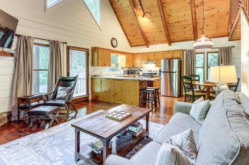 Foxfire Estates House | Picturesque Mountain Cabin with Hot Tub and Fire Pit!