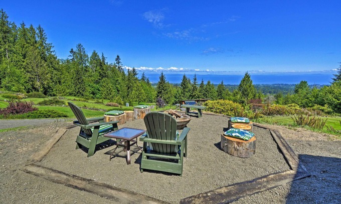 Port Angeles Cabin | Picturesque Port Angeles Cabin w/Fire Pit!