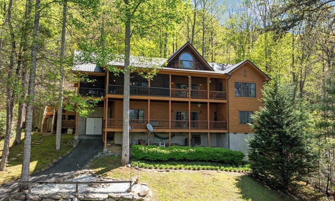 Tuckasegee House | Picturesque, Spacious, Mountain, Lake Home