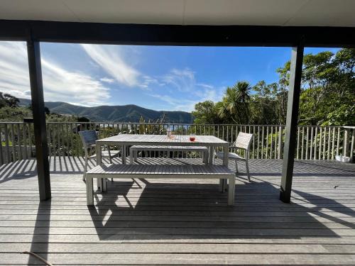 Waikawa Bay House | Picturesque Waikawa - Picton Holiday Home