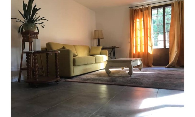Saint-Saturnin-les-Avignon Apartment | Pied à terre at the gateway to the Ventoux, bike rental.