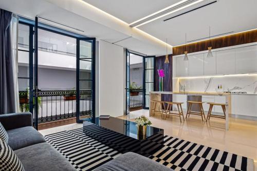Romantic Zone House | PIER 57 - 410 Amazing 2 BR Condo Romantic Zone