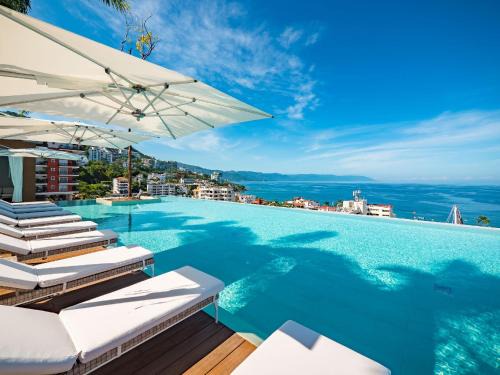 Romantic Zone House | PIER 57 - 608 New & Luxurious 2 BR Romantic Zone