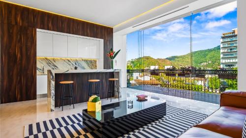 Romantic Zone House | PIER 57 - 711 Fabulous & Dreamy 1 BR Romantic Zone