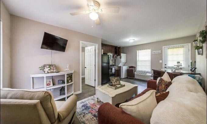 Russellville Apartment | Pierre’s chateau near Tech and ANO .