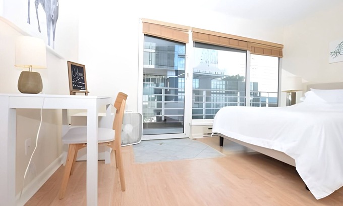 Downtown Seattle Apartment | Pike Place Mrkt 100WalkScore | Gym& Pool | Sophari