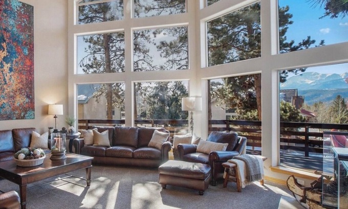 Woodland Park House | Pikes Peak Vista-Luxurious Home with Amazing Views In Woodland Park-30 day min.