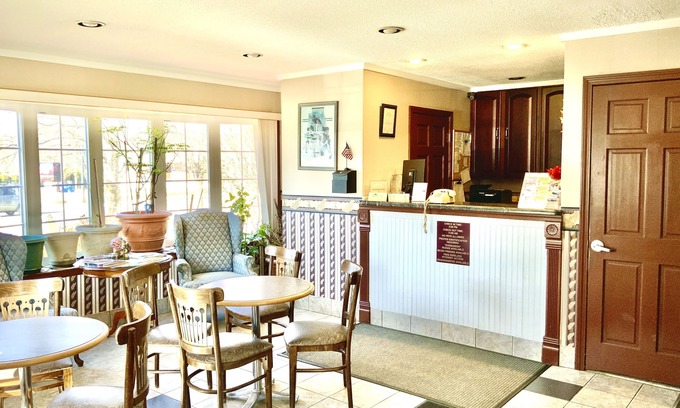 Lee Hotel | Pilgrim Inn