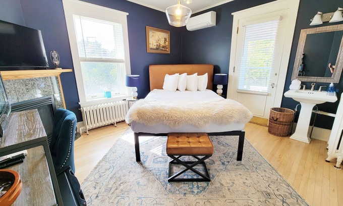 Duluth House | Pilot House Suite | Private Patio & Sauna