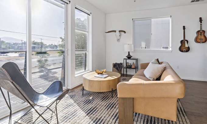 Downtown Apartment | Pine at Evergreen - Boutique Hotel