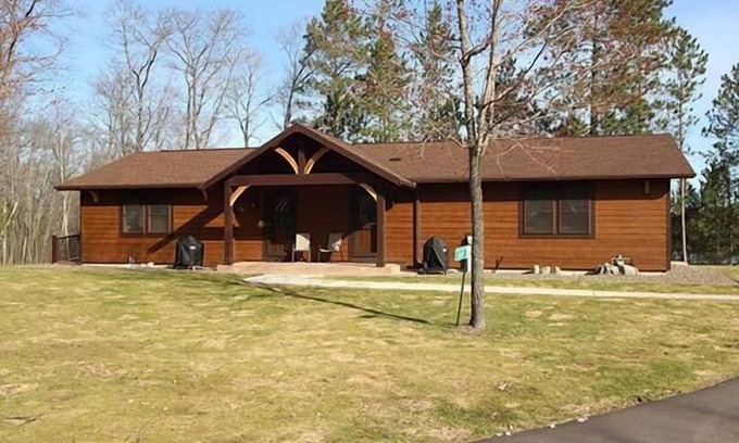Land O Lakes Cabin | Pine Bluff Cottage (Unit 1)