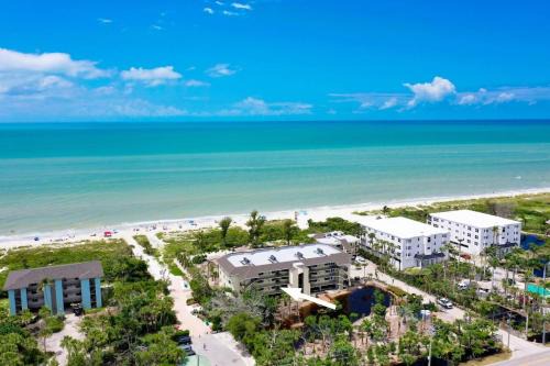 Sanibel House | Pine Cove #102