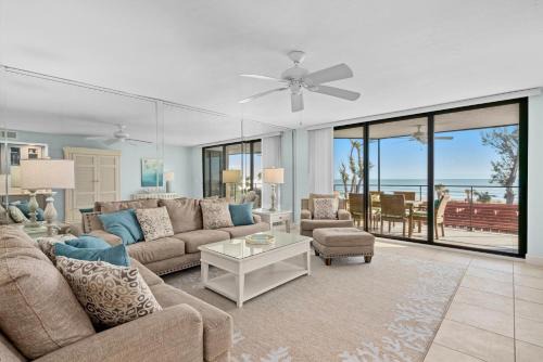 Sanibel House | Pine Cove #202