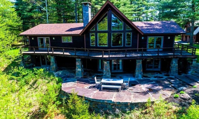 North Pole House | Pine Haven Retreat overlooking Whiteface-privacy, amenities & views. Sleeps 8-12