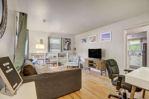Broadmoor Apartment | Pine Hollow Cozy Downtown Stay w Fire Pit