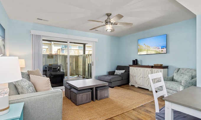 Pine Knoll Shores Condo | Pine Knoll Townes 126 – Oceanside 2BR w/Pool, Porch & Beach Access