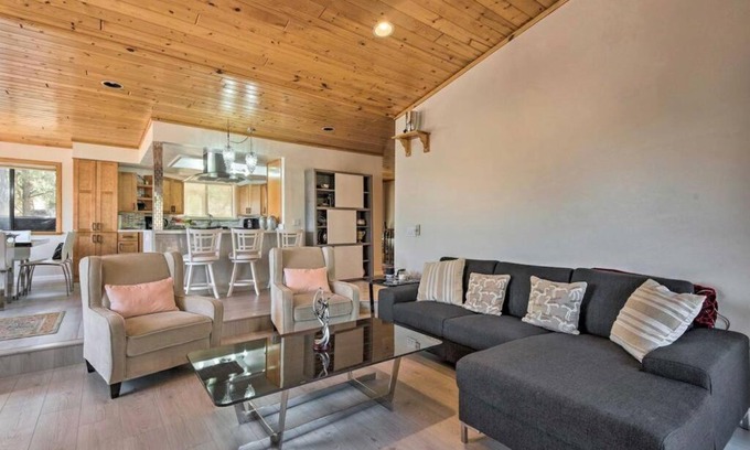 Pine Mountain Club Apartment | Pine Mountain Club 3-BDR Treehouse Cabin Retreat