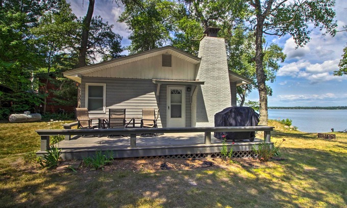 Ponto Lake Cabin | Pine River Lake Home w/Boat & Kayak Rentals!