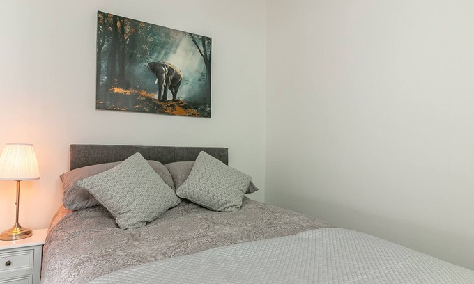 Stevenage House | Pine Room - Hillcrest Lodge