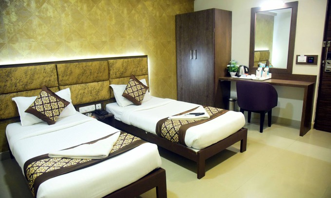 Little Mount Hotel | Pine Tree Signature