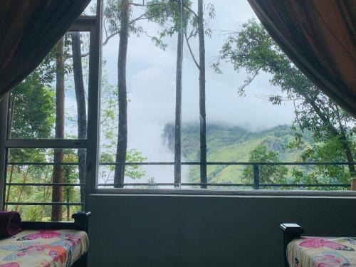Ambagollapathana House | Pineapple Hills Ella