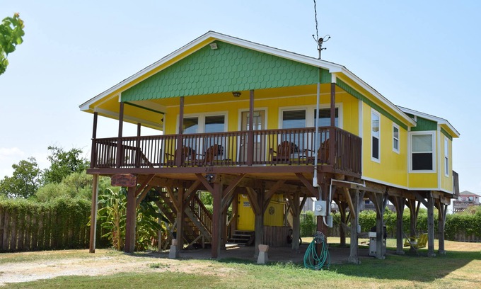 Galveston House | Pineapple House - Fishing Paradise! Gated, Pet Friendly, Secluded