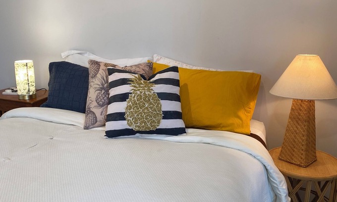 Raglan Apartment | Pineapple Palace Studio: tranquil, central setting