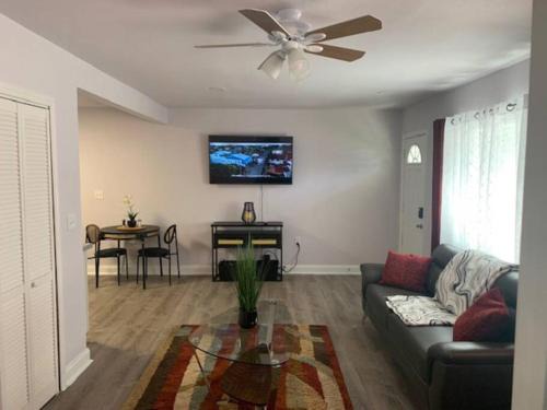 Bearss Plaza House | Pinecrest home away from home.