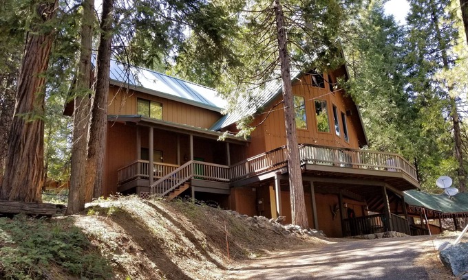 Long Barn Cabin | PinecrestAreaRentals #5 9/5-12/10 no holidays book 2 nights get 3rd night free.