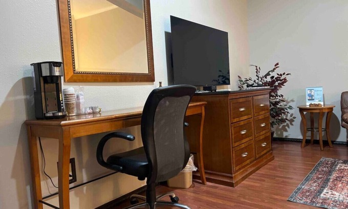 Laurel House | Pinehurst Suite Room 206