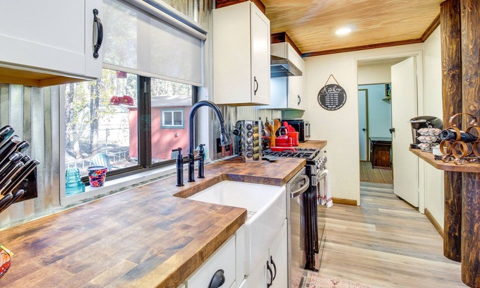 Pinetop Cottage | Pinetop-lakeside Cabin Rental: Porch & Fire Pit!