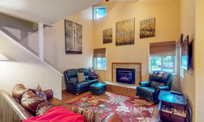 Ketchum Apartment | Pinewood Getaway