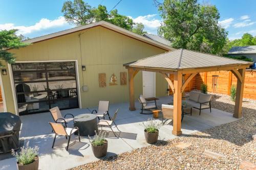 Colorado Springs Apartment | Pinewood Sanctuary Secluded & Peaceful OCC Oasis