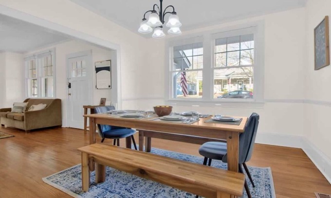 Terry Sanford House | Ping-Pong & Huge Yard! Central- Fayetteville Pearl