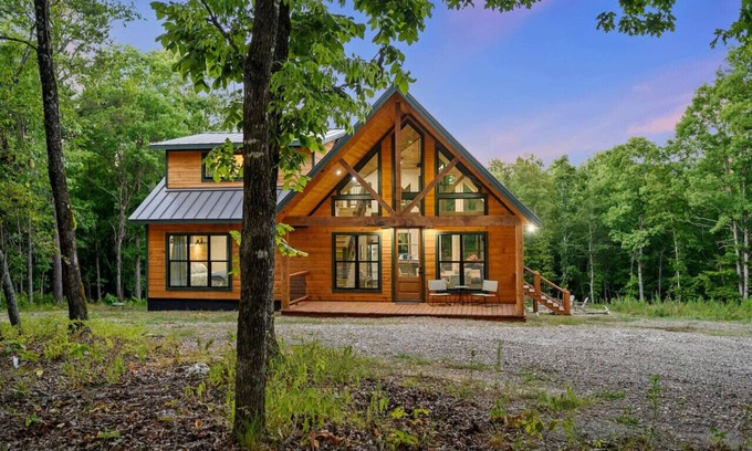 Broken Bow Cabin | Pining For You · Secluded Gem: Ping Pong | Hot Tub | Spacious Deck