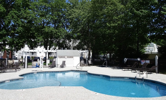 Ogunquit Cottage | Pink Blossom Family Resort