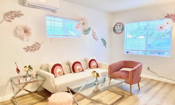 Rosemead Apartment | Pink Charming 1-bedroom House near DTLA
