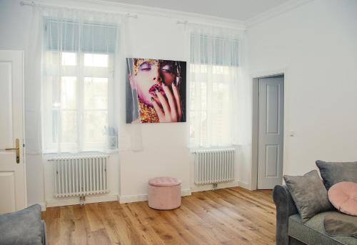 Wahring Apartment | Pink Lotus Apartment