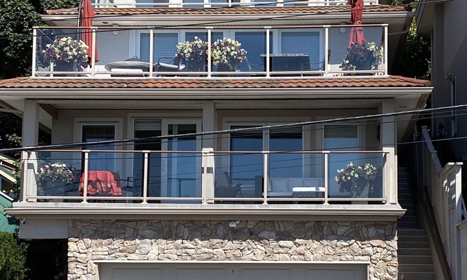 White Rock House | Pinnacle Sea Vistas is Spotless and Welcoming