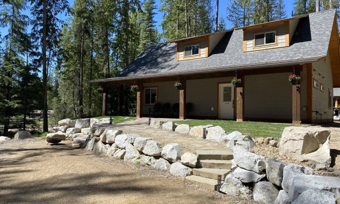 Nordman House | Pioneer Cabin Next to Elkins Resort by Priest Lake