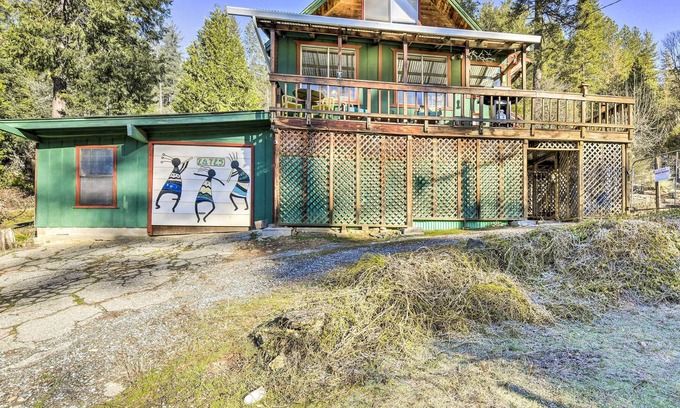 Glencoe Cabin | Pioneer Cabin Retreat w/ Grill & Mtn Views!