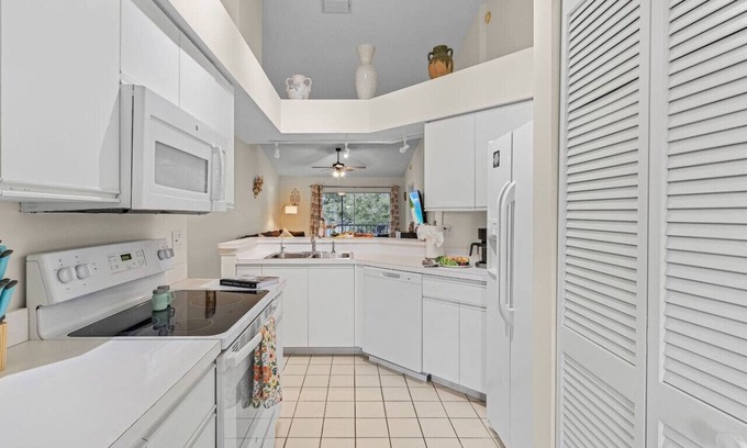 Palm River Estates Apartment | Pipers Pointe-2 Bed/2 Bath Condo