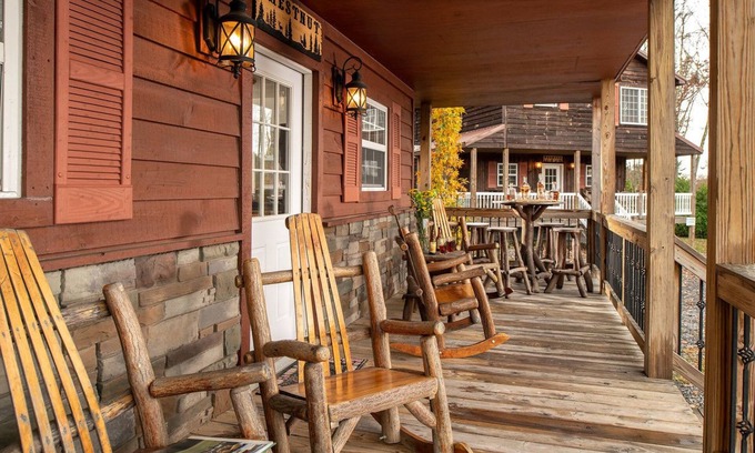 Pipestem Cottage | Pipestem Spa Event Center and Mountain Chalets