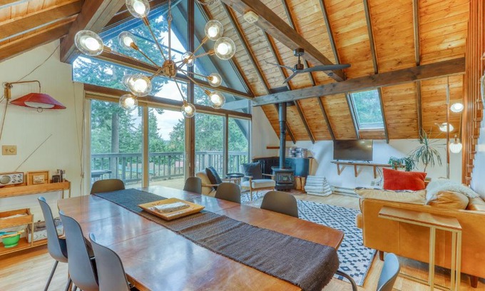 Freeland House | Pirate's Landing