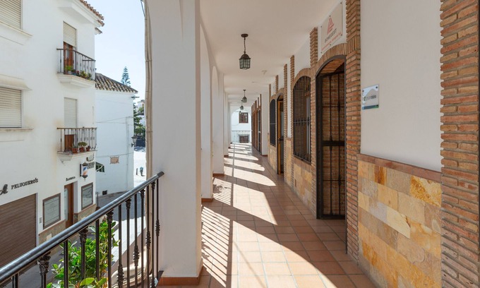Casarabonela House | PISO CENTRAL - 2 PAX - Charming apartment with free WiFi.