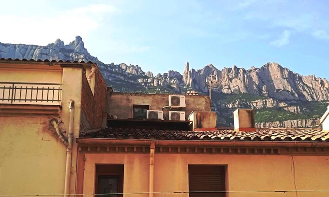 Monistrol de Montserrat Apartment | piso con desayuno incluido y vistas a la montaña.
