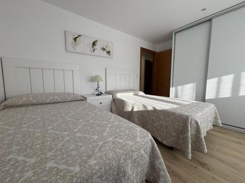 Dean Pequeno Apartment | Piso en Ribeira a 20metros de la playa de Coroso by Cristian&Tamara "alquileres"