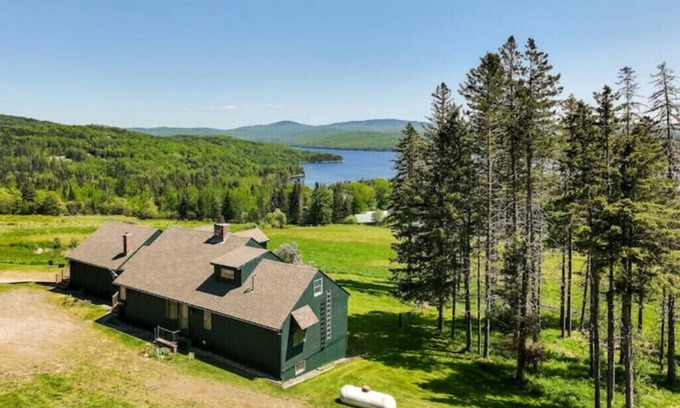 Pittsburg House | Pittsburg Vacation Rental w/Lake & Mountain Viewsn