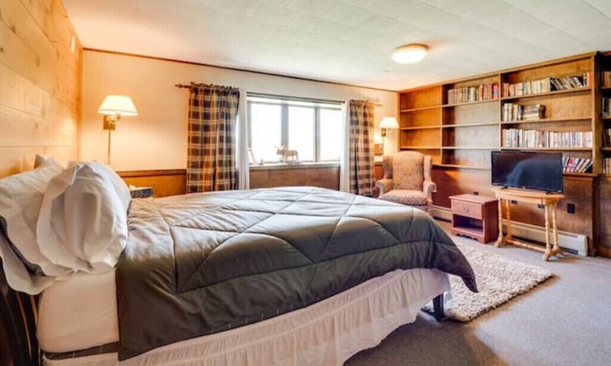 Pittsburg Apartment | Pittsburg Vacation Rental w/Pool Table & Views!n